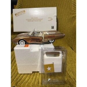 Danbury Mint 1:24 Ford Thunderbird Indy 500 Pace Car Diecast Gold
